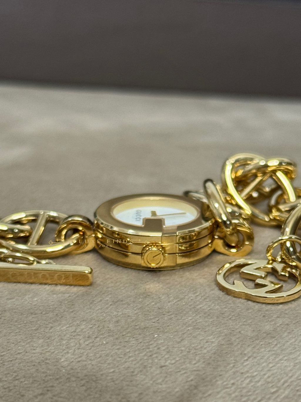 GUCCI 107G Mother of Pearl Gold Plated Watch