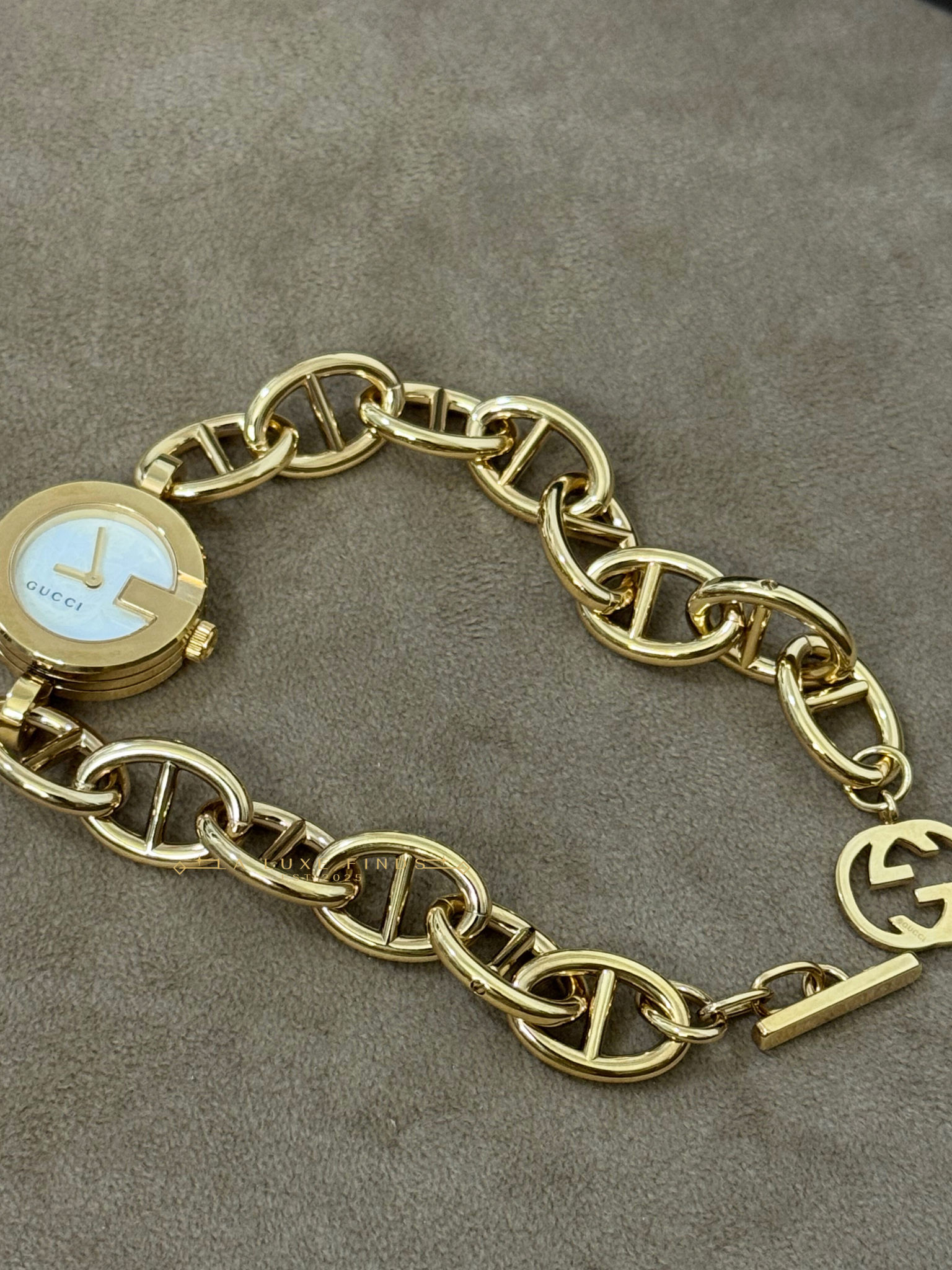 GUCCI 107G Mother of Pearl Gold Plated Watch