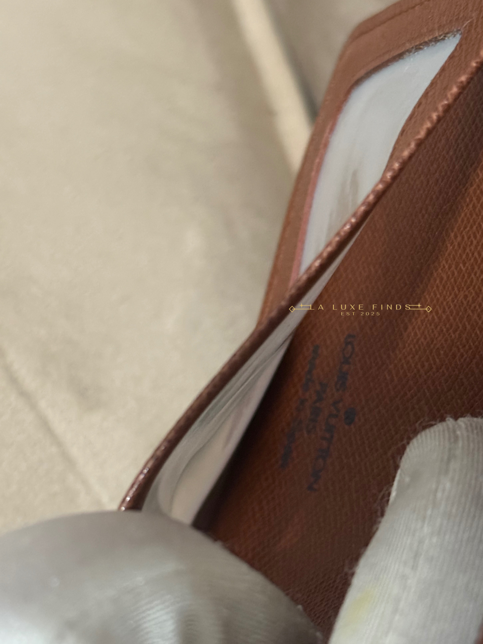 LOUIS VUITTON Monogram Bi-fold Card Case