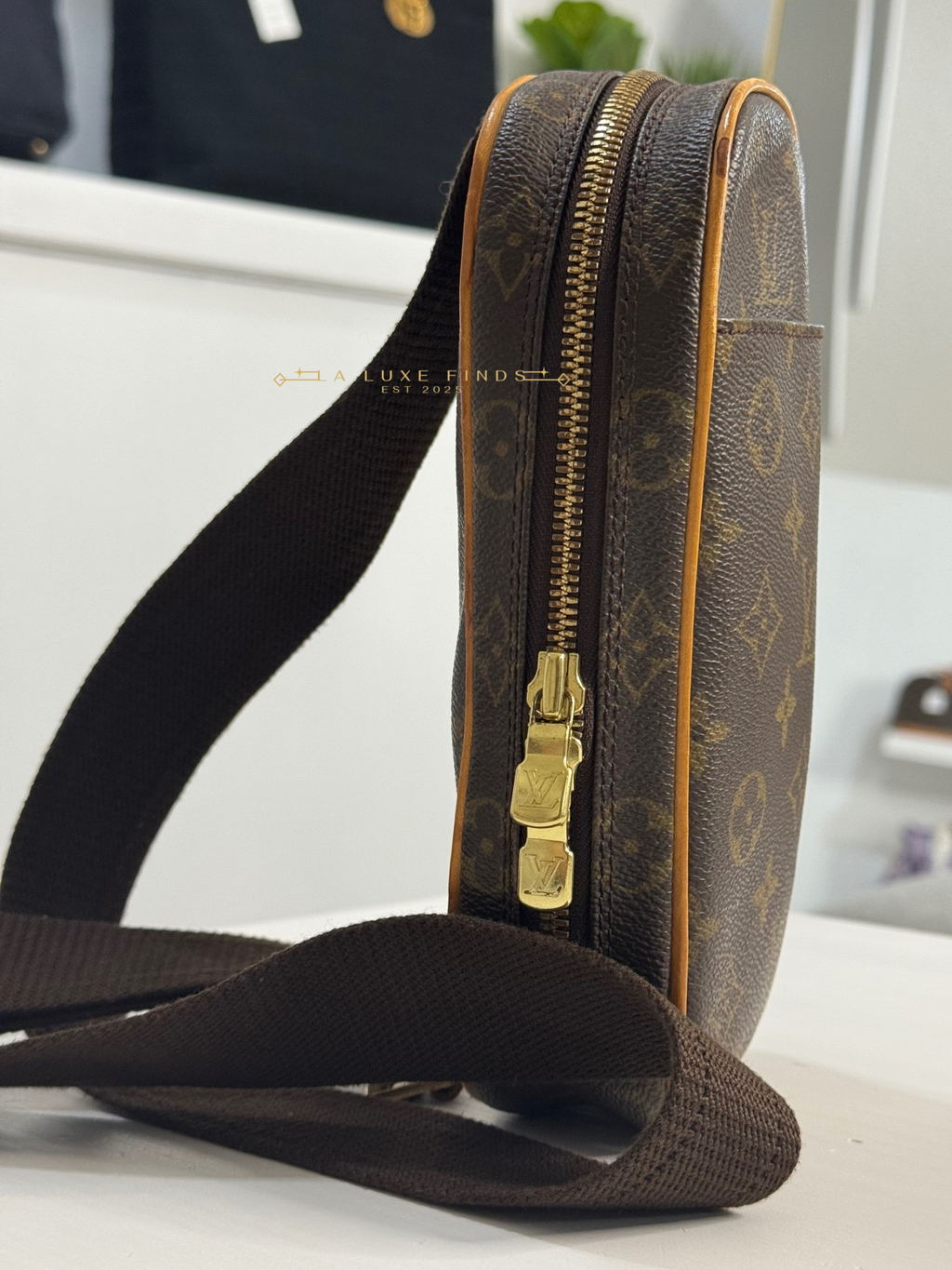 LOUIS VUITTON Gange Monogram Body Bag