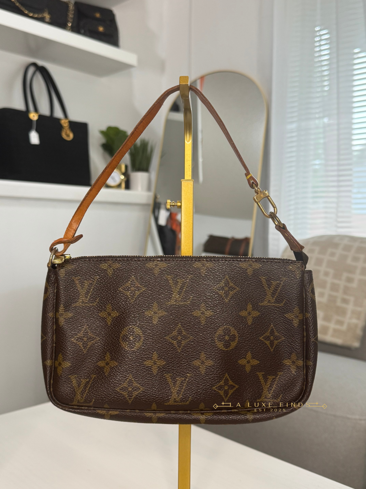 LOUIS VUITTON Monogram Pochette