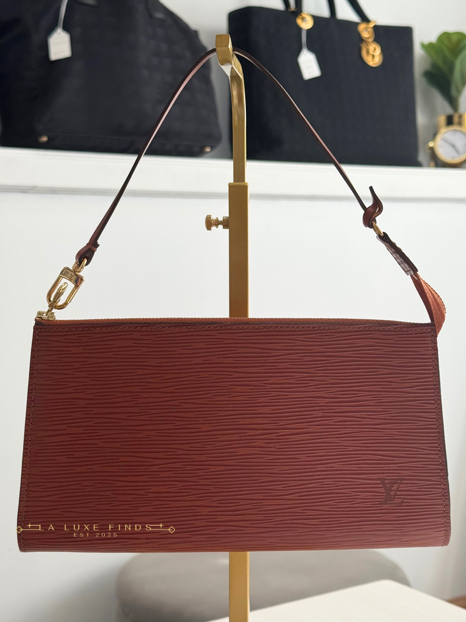 LOUIS VUITTON Epi Pochette