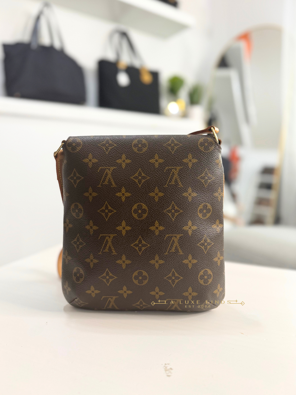 LOUIS VUITTON Musette Salsa Short