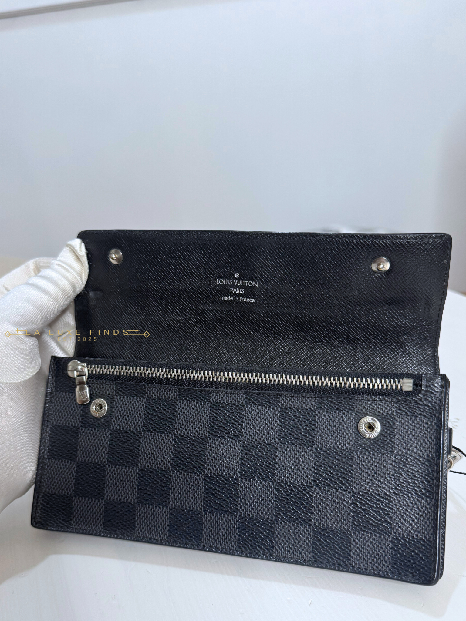 LOUIS VUITTON Graphite Accordion