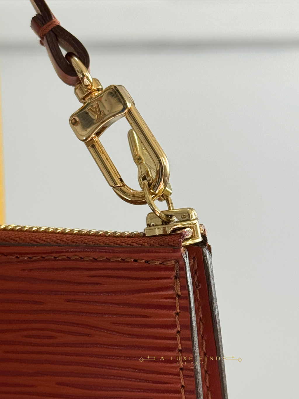 LOUIS VUITTON Epi Pochette