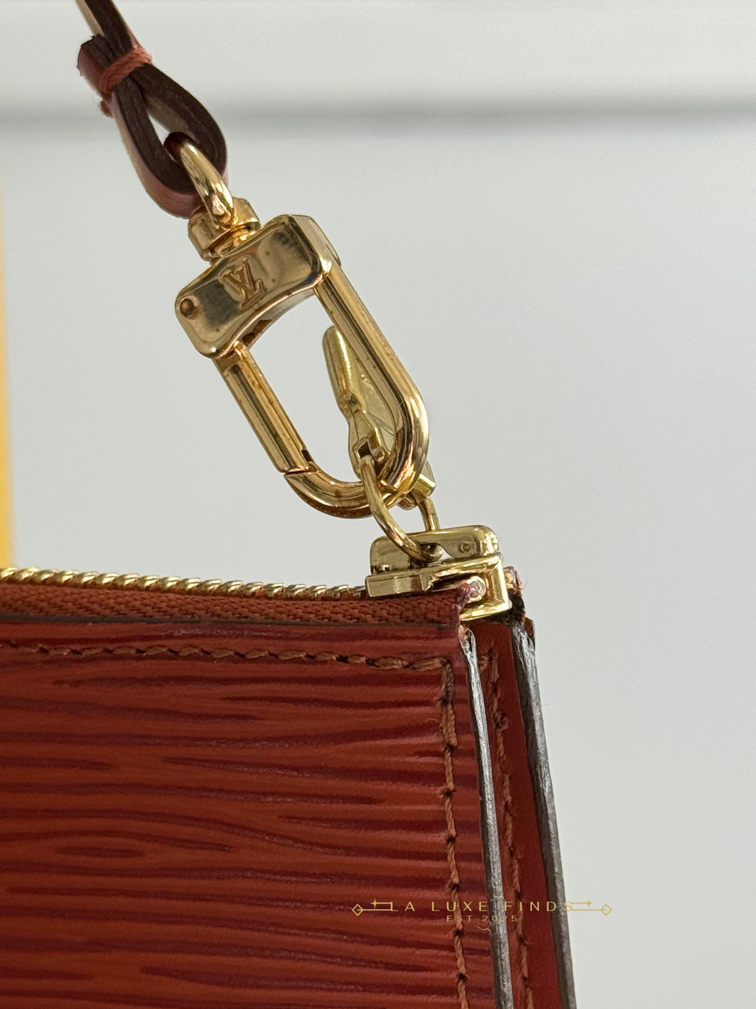 LOUIS VUITTON Epi Pochette