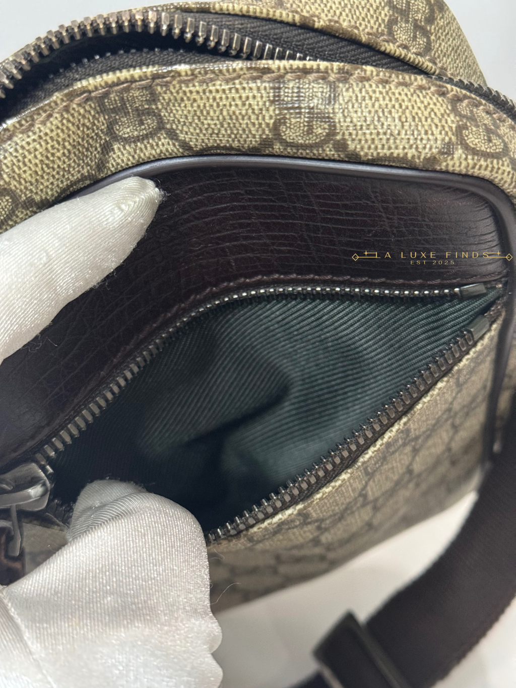 GUCCI GG Supreme Crossbody