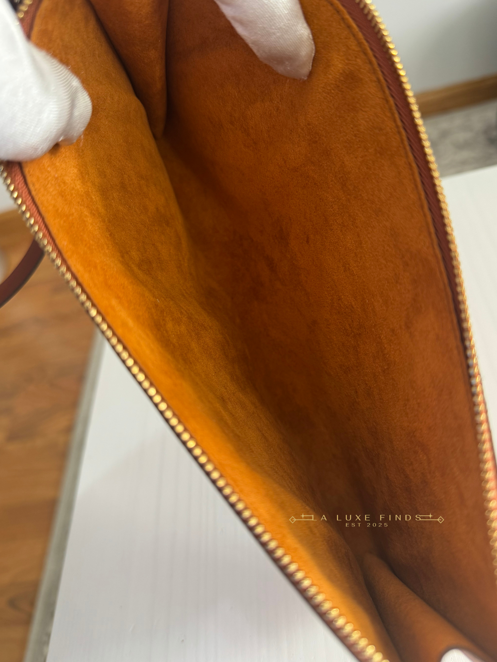 LOUIS VUITTON Epi Pochette