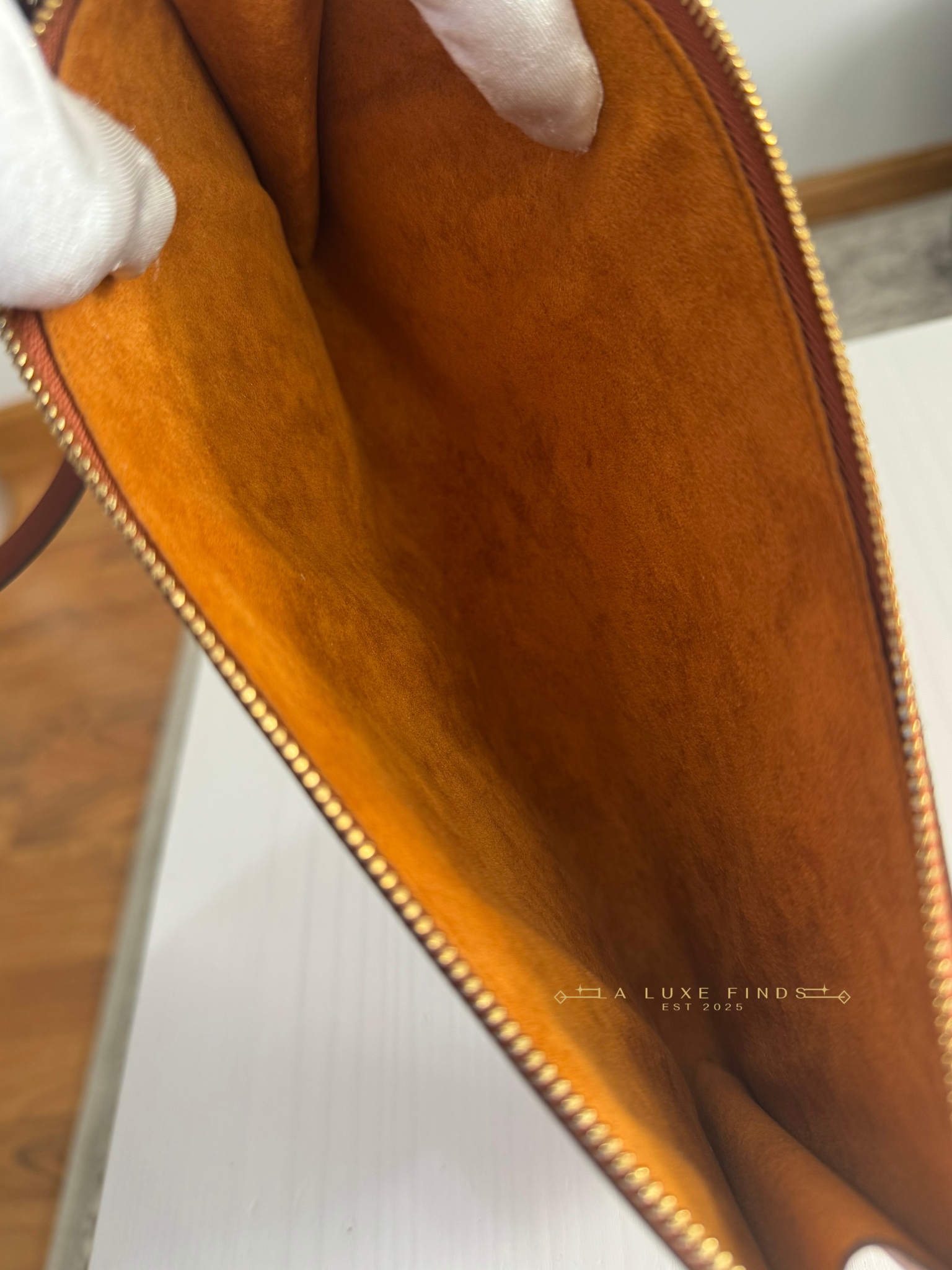 LOUIS VUITTON Epi Pochette