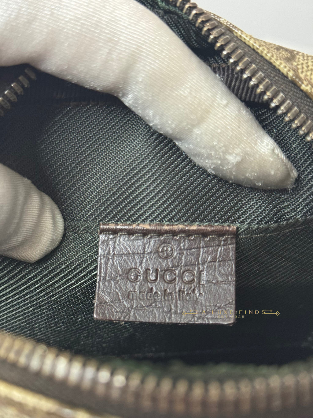 GUCCI GG Supreme Crossbody