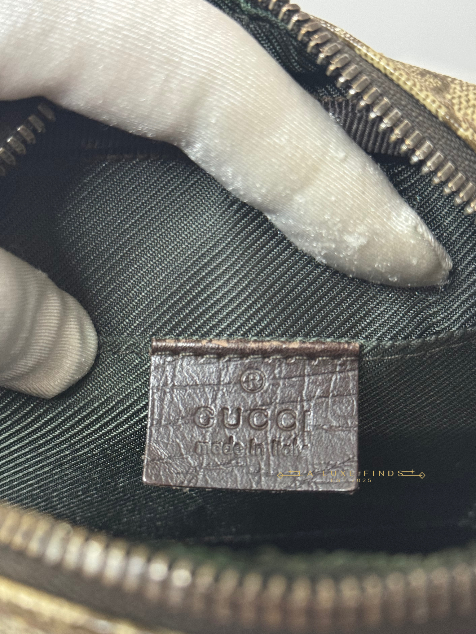 GUCCI GG Supreme Crossbody