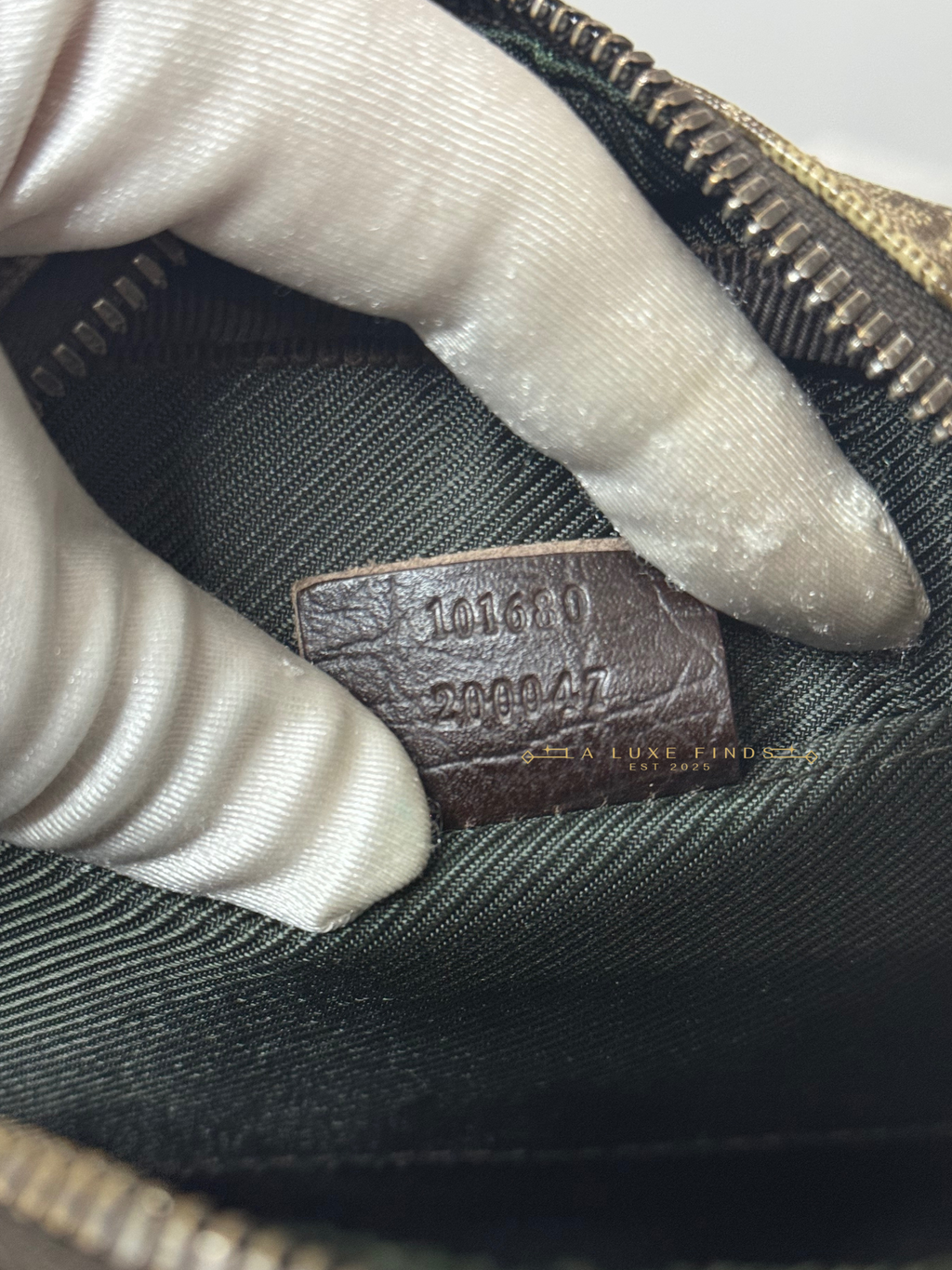 GUCCI GG Supreme Crossbody