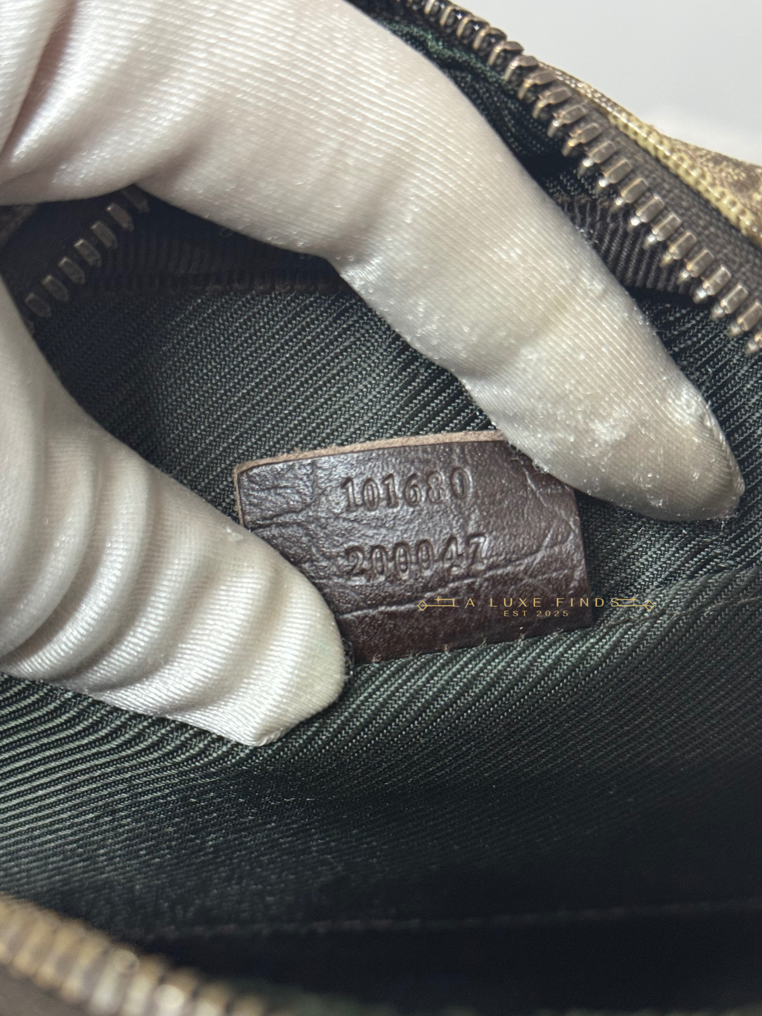 GUCCI GG Supreme Crossbody